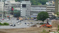26.07.13 - Die Sttzmauern Bahnhofstrae sind bereits gefallen.