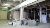 03.06.15 - Im Inneren der Halle sind die  Vorbereitung zum Staubdichten Verschlieen fr den Rckbau noch nicht abgeschlossen.
