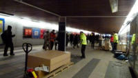 13.01.15 - Die Werbetafeln im Tunnel werden abgebaut.