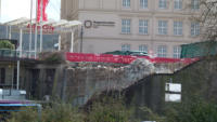 16.04.13 - Die Mauerkrone ist schon weggebaggert. Jetzt sind die Bauarbeiten auch von diesem Fotopunkt sichtbar.
