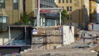 07.10.13 - Die Bauarbeiten an der neuen Sttzmauer gehen zgig vorran.