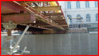 06.09.16 - Die Mauerkronen unter der Brcke werden erst nach dem Rckbau gesetzt.