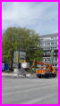 11.05.17 - An der Morianstrae werden noch die Ausleger gestrichen.