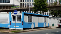 22.07.14 - Die Aufendhaltsrume werden zu einem Bus umlackiert. Knstler: Martin Heuwold - http://www.megx.de
