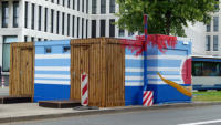 12.08.14 - Auch der WC-Container wurde verschnert.