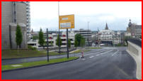 07.06.17 - Der Sdteil hat heute die Fahrbahn Markierung erhalten.