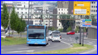 10.07.17 - Die Linienbusse fahren jetzt wieder ihre rsprnglichen Linenwege. Das Parkleitsystem hngt nun auch.