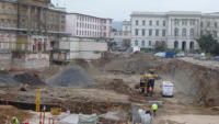 02.12.14 - der Vorplatz ist nun fast verschwunden. Hier beginnt in Krze der Bau der neuen Eingangs-Bahnhofshalle ( Mall)