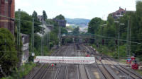 22.07.17 - Bis auf zwei Gleise ist die Brcke abgrbrochen.