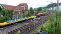 25.07.17 - Ein Stck Gleis samt Unterbau wird ausgetauscht.. Am Zugschlu luft BBL 21