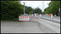 30.06.2020 - Ab dem Sportpark ist der Bürgersteig gesperrt.