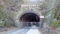 07.04.2013 - ca 150 Mtr. spter ist die Trasse am Tunnel Engelnberg zu Ende