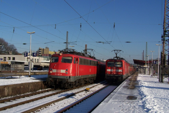 Monat 12 :110 367 auf RB 48 + 143 139 auf S 8 in W.-Oberbarmen am 28.1.2006