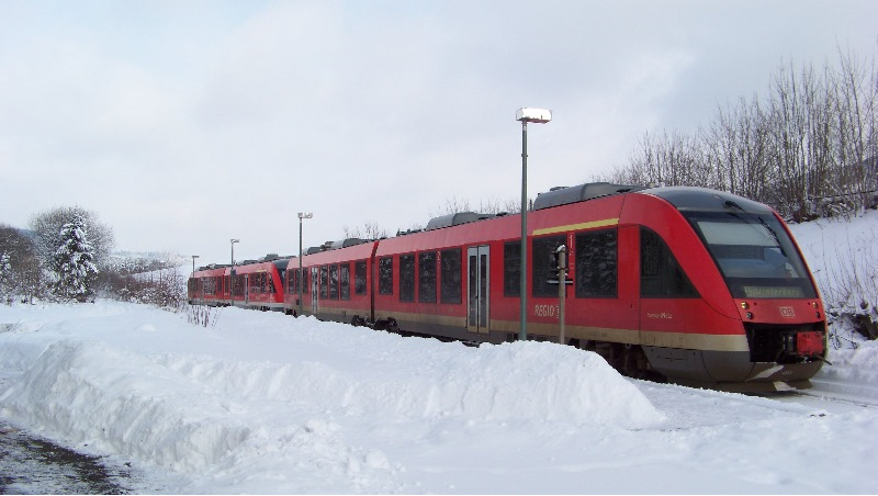Monat 03 : 648 148 + 121 auf RB 57 als RB 29555 nach Winterberg in Siedlinghausen 15.2.2009