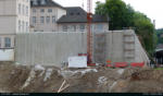 Fast fertige Sttzwand (Kranabbau am 3. 8.12)