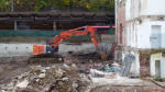 12.11.13 - Die Ausschachtungsarbeiten haben das Bbahnhofsgebude erreicht