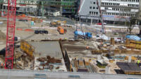 15.04.15 - Der letzte Teil der Zwischendecke wird gegossen.