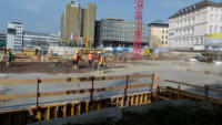 08.04.15 -Der nchste Teil der Parkhausdecke wird gegossen.