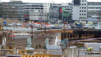 14.01.15 - Der letzte Abschnitt der Bodenplatte wird zum Betonieren vorbereitet.