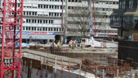 15.04.15 - Der letzte Teil der Zwischendecke wird gegossen.