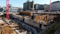 20.05.15 - Am parkhaus wewrden weitere Wandteile eingeschalt. Im Bereich der Mall wird der Boden fr die erste Betonschicht vorbereitet.