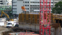 25.06.15 - Ein e weitere Wand des Parkhauses wird gegossen