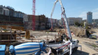 14.5.04.15 - Der Letzte Teil der Zwischendecke wird gegossen. 