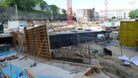 08.06.15 - Die Sttzmauer an der Ausfahrt vom Parkhaus zur Ausfahrt vom Busbahnhof ist nun als nchstes dran.