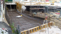 27.05.15 - AN der Parkhausausfahrt wurde der Bewehrungsstahl eingebaut.