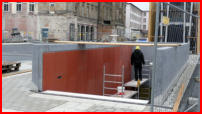 08.11.17 - Die Wand am Bussteig 3 ist fertig vekleidet.
