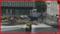 12.07.17 - Wegen des Starkregen drehte nur dieses Baufahrzeug seine Runden.