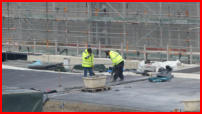 09.02.17 - Im Beton werden nun Ausgleichsfugen eingefgt.