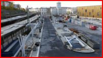 17.11.17 - Die ersten Dachteile am Ostteil wurden montiert.