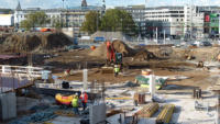 20.10.14 - Der Untergrund fr die letzte Bodenplatte wird vorbereitet.