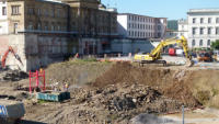 03.09.14 - Die alte Rampe zur Baugrube ist fast fertig abgetragen.