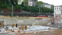 26.09.14 - Gestern gegossen - heute werden die Verschalungen fr die Sttzpfeiler eingemessen.