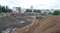 14.05.14 - Sand wird angeliefert und auf dem Rckweg der Steinaushub mitgenommen.