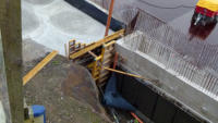 14.11.14 - Hier ist die Hhe des Betonklotz ersichtbar.