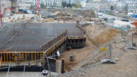 05.12.14 - Die Auenverschalung zum Gieen der Decke wird angebracht.