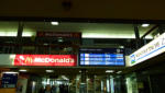2012-07-09  Dort wo der Mac Laden ist, befinden sich spter der Zugang zum Gleis 1 - unter dem Laden befindet sich der Personnentunnel