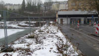 15.02.13 Der Bauzaun wird eingerichtet. Blick in Richtung Bahnhofsgebude