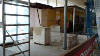 14.03.13 Die Staubschutzwand hat die Eingangshalle erreicht.