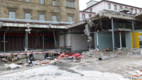 17.07.13 - Die Eingangshalle ist Geschichte. Hinten ist die Staubschutzwand zu erkennen. Die Treppen wurden bereits ausgebaut. 
