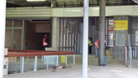 03.03.15 - Entkernung der Halle. Die Frontscheiben wurden bereits entfernt.