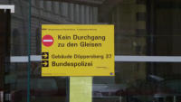 19.01.15 - Der Durchgang zu Gleis 1 ist nun gesperrt.