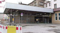 03.03.15 - Entkernung der Halle. Die Frontscheiben wurden bereits entfernt.