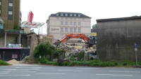 12.07.13 - Der Erste Teil der Sttzmauer ist gefallen.