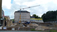 09.09.13 - Der Baukran wurde heute aufgebaut. Er wird fr den Weiterbau des Sttzmauer gebraucht