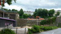 13.06.13 - Langsam macht die Mauer Platz fr den neuen Straenverlauf
