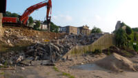 11.07.13 - Die Treppe ist Geschichte - Der Rckbau der Sttzmauer steht nun bevor.